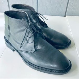 BANANA REPUBLIC Men’s Chukka Boots with Open Lacing in Black Leather Size 8D.